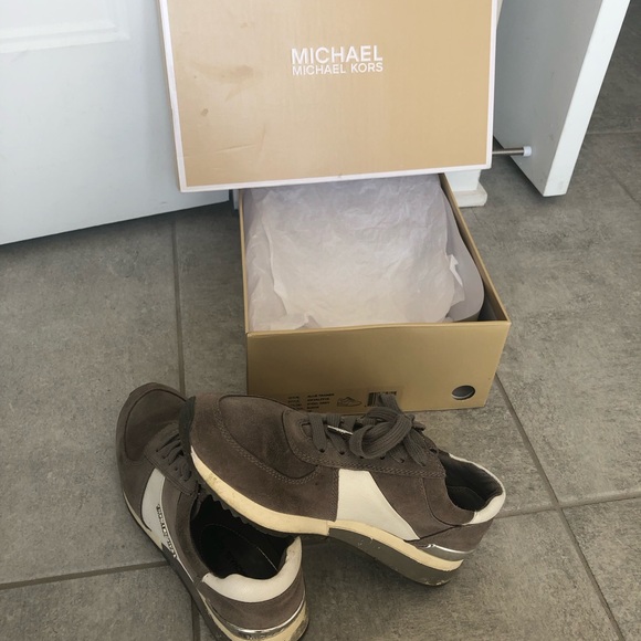 Michael Kors sneakers size 6 - Picture 3 of 4